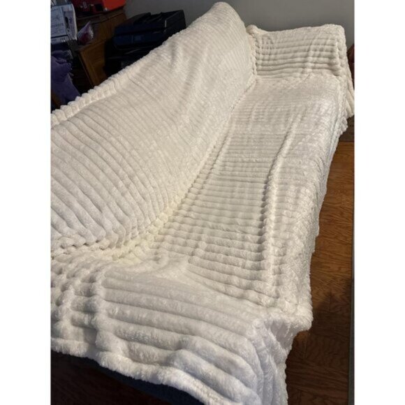 🆕Women Off White 120" x 120"Bedsure Gentle Soft Throw Cute Large Throws Blanket - Picture 2 of 11